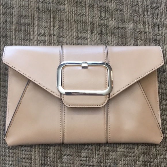 Handbags - 🌷Tan Clutch🌷
